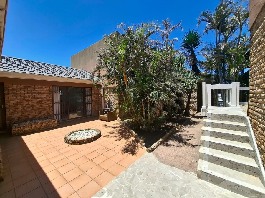 6 Bedroom Property for Sale in Gonubie Eastern Cape